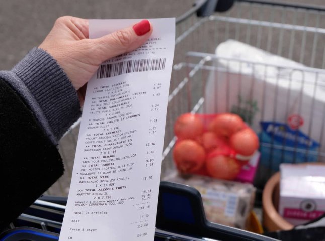 В Україні переходять на електронні чеки