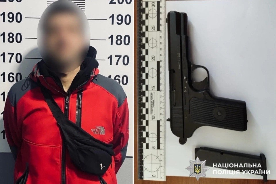 Переробляв стартові пістолети на бойові