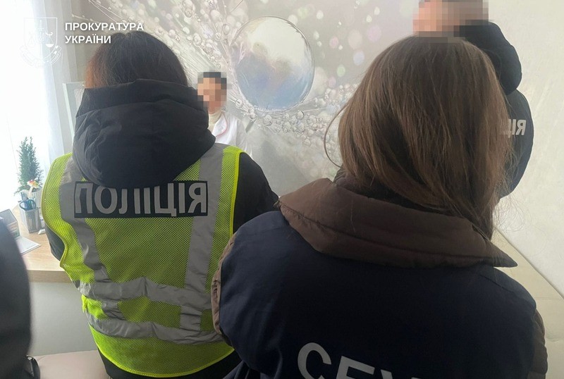 Вимагала кошти за продовження групи інвалідності