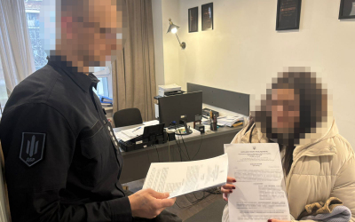 ДБР викрило посадовицю ТЦК, яка за гроші вносила зміни до реєстру військовозобов’язаних