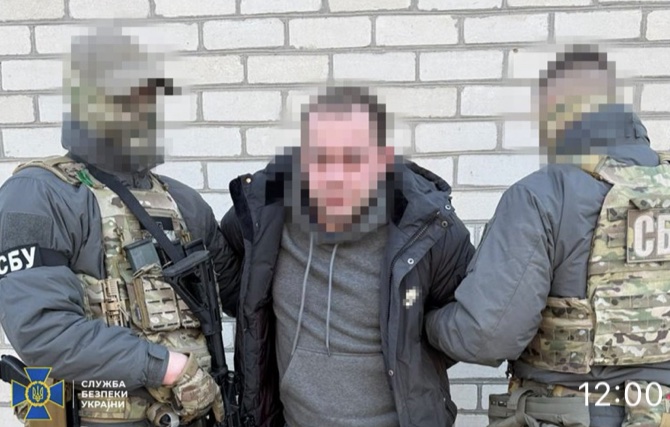 Залізничник допомагав ворогу бомбити місце його роботи