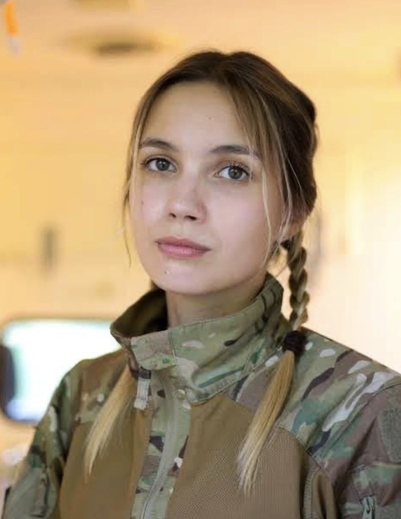 Вона залишила престижну роботу у США, щоб піти на фронт