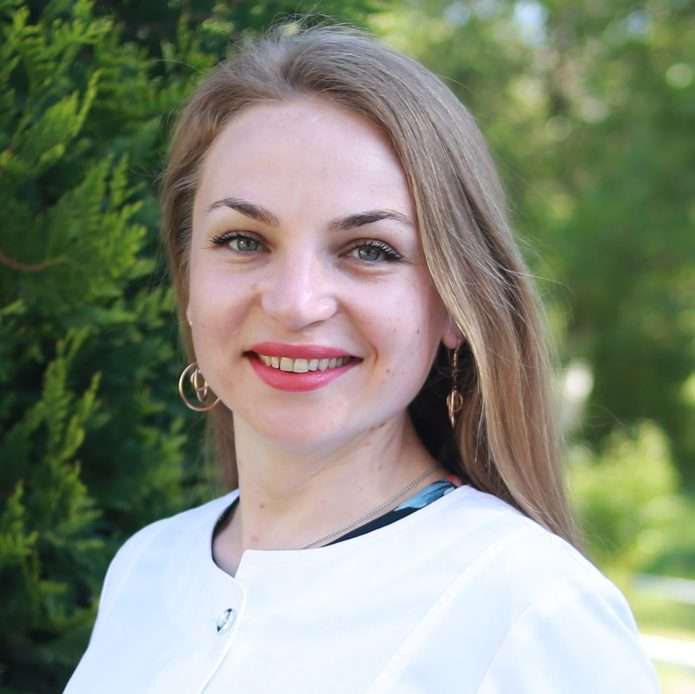 Атестаційна колегія Міністерства освіти і науки України позбавила наукових ступенів звинувачених у плагіаті науковиць – кандидатку медичних наук Наталію Волошинович та докторку технічних наук Юлію Коваленко.