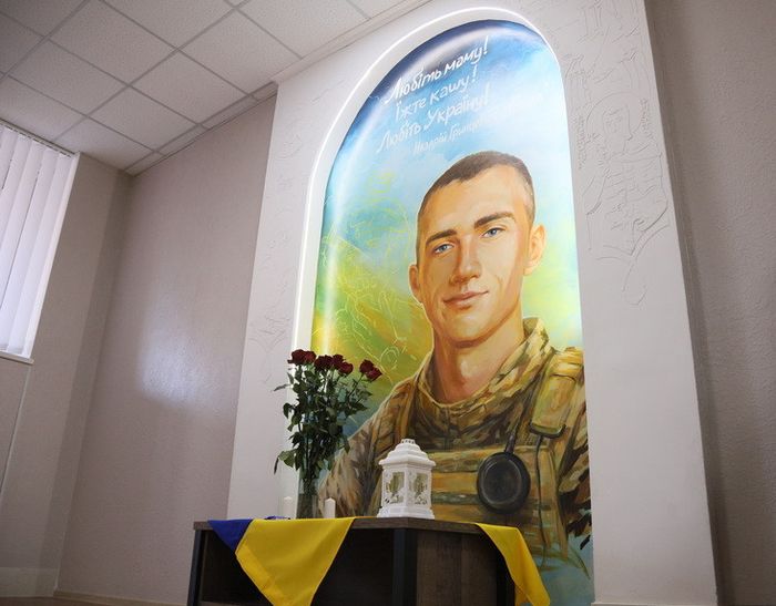 У Вінницькому ліцеї МВС створили мурал на честь Героя