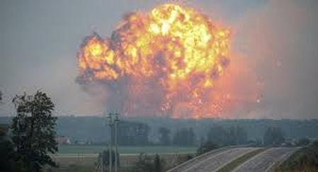 Знову запустили ІПСО про підрив складів Порошенком, щоб вкрасти кошти та продати зброю за кордон