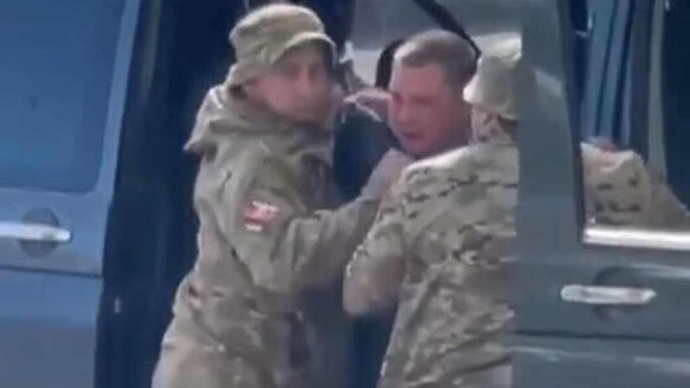 Група цивільних напала на працівників ТЦК і звільнила військовозобов’язаного