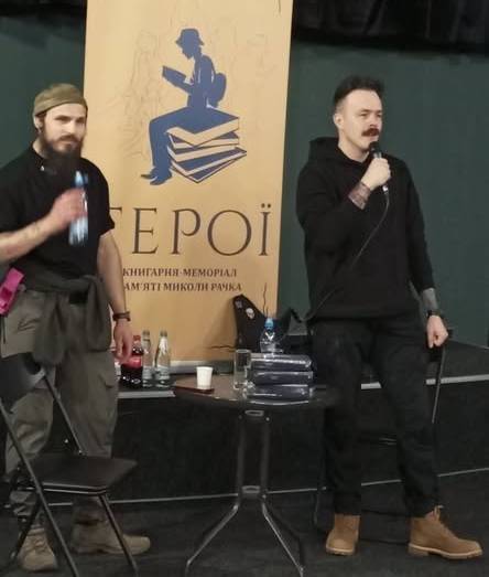 Трилогію «Літопис Сірого ордену» презентували у Вінниці і зібрали 30 тис. грн. для бригади “Азов”