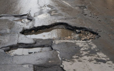 Асфальт зійшов разом зі снігом