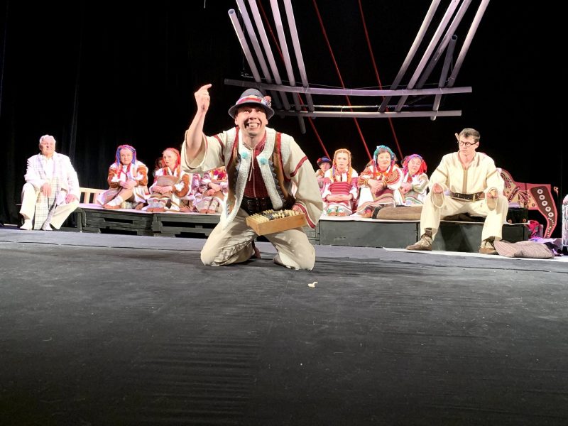  “Небилиці про Івана, знайдені у мальованій скрині з написами” — нова вистава за сценарієм Івана Миколайчука