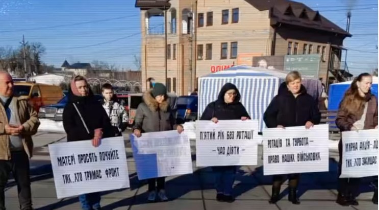 Жінки Оратівської громади вимагають ротації захисників