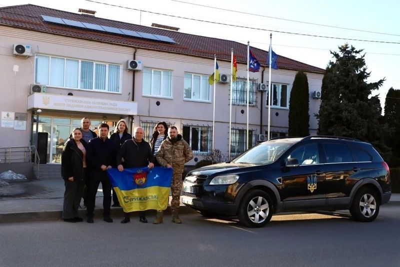 Стрижавська громада на Вінниччині передала позашляховик для ЗСУ