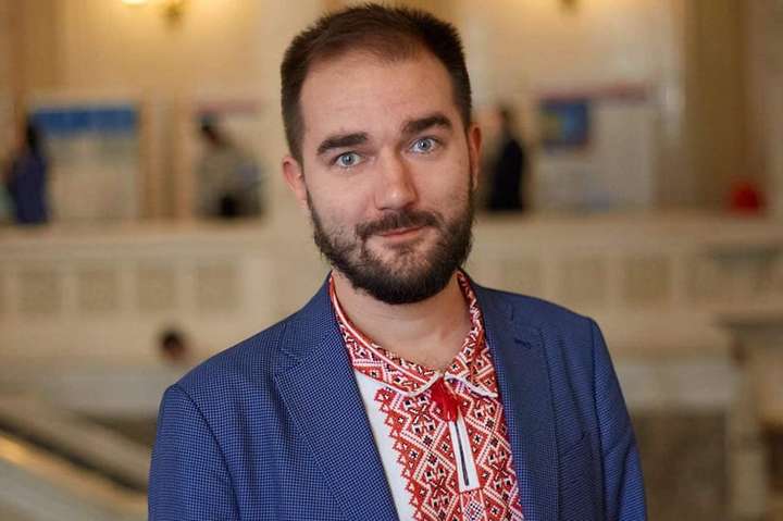 Через невисоку зарплату (50 тисяч грн) 50-60 нардепів від «Слуги Народу» подали заяви про складання мандатів, — нардеп Юрченко