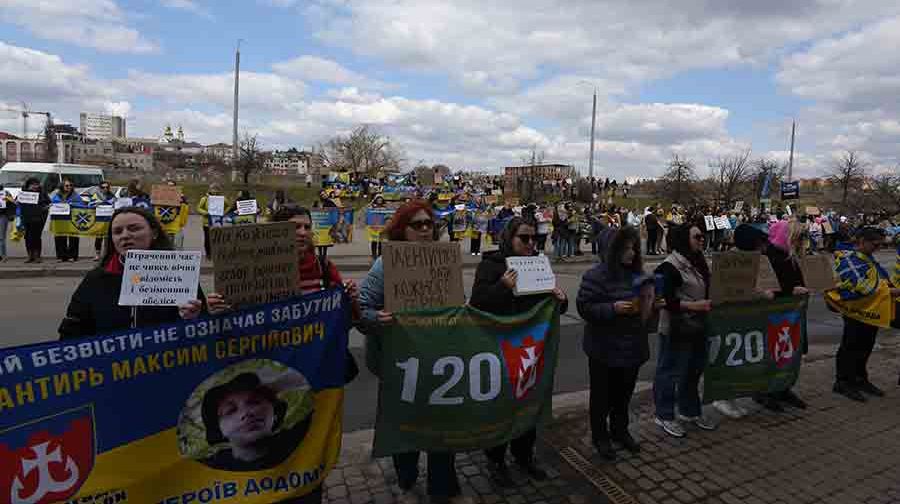 «Не думайте, що війна все спише!»