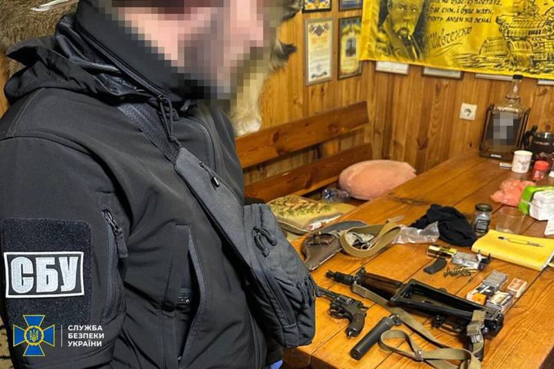 Група ділків намагалася налагодити нелегальну торгівлю зброєю