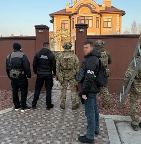 Посадовці військової частини розікрали мільйони на будівництві укріплень