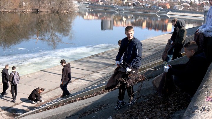 Вінницькі студенти прибирають береги Південного Бугу