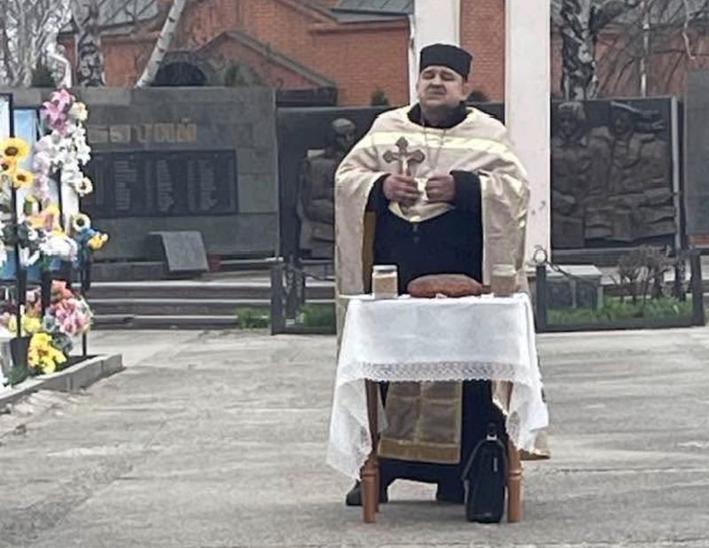 Панахида за воїнами у Піщанці на Алеї Слави