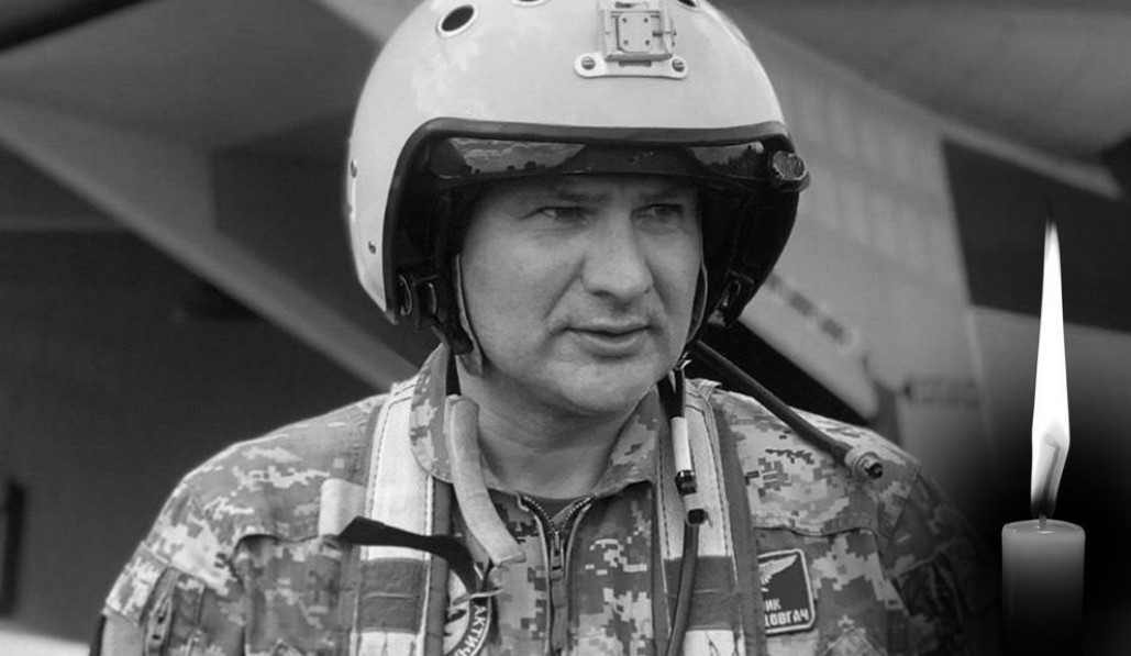 У Житомирі вчора попрощалися з Олександром Довгачем, Героєм України, полковником, командиром 39-ї бригади тактичної авіації, яка дислокується на Житомирщині.