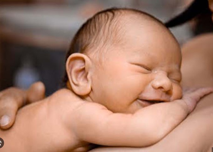 Супроводили авто з породіллею до пологового