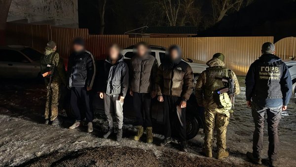 На Вінниччині іноземець намагався вивезти трьох чоловіків за кордон
