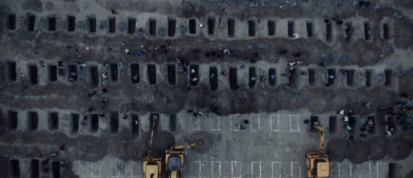 На кладовищі готують могили для 165 іранських дітей, які загинули — серед них дівчатка до 12 років, — Clash.