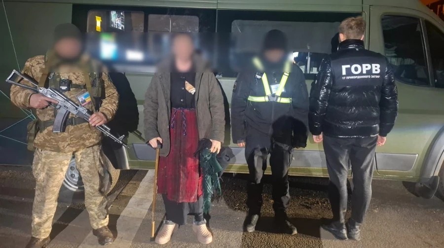 Шоу “Переберія” влаштував на кордоні молодий чоловік