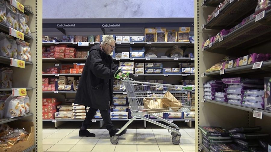 Європейців закликали зняти готівку