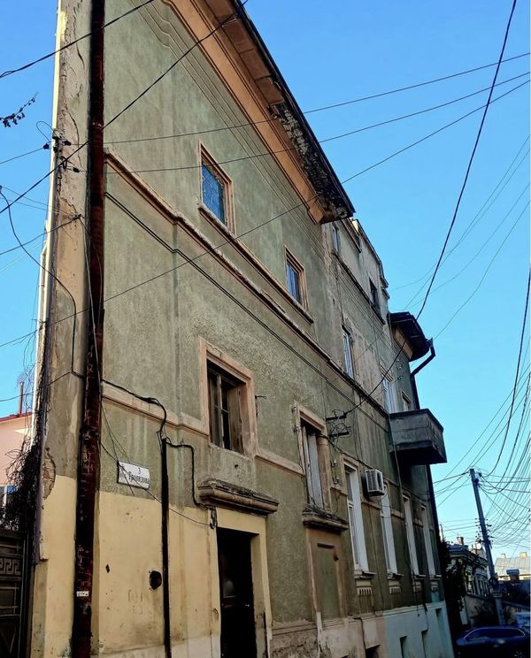 Чернівецький будинок-“стіна”