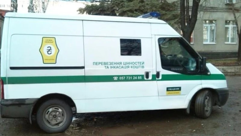 Автівки “Ощадбанку” повернули порожніми