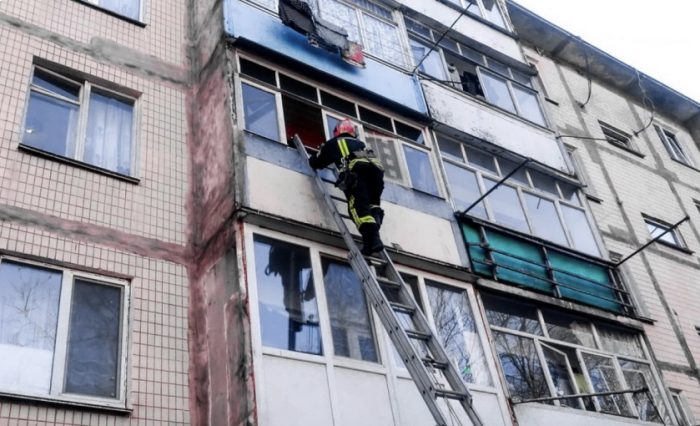 У Вінниці врятували жінку, яка не могла відчинити двері квартири