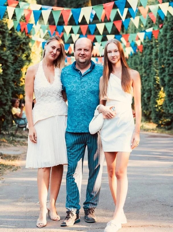 Співак Віктор Бронюк публічно привітав доньку з днем народження