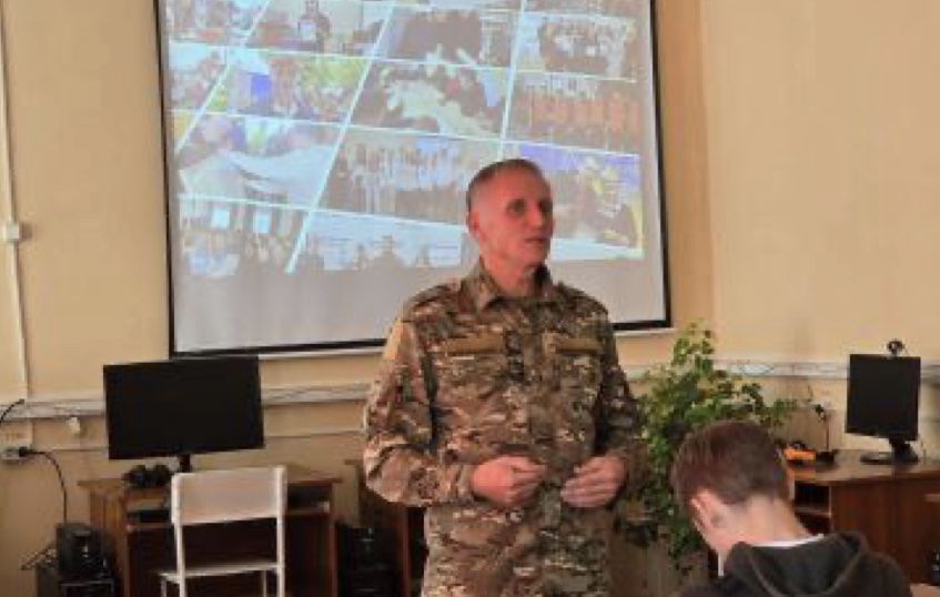 Зеленський нагородив орденом добровольця та викладача з Хмельниччини