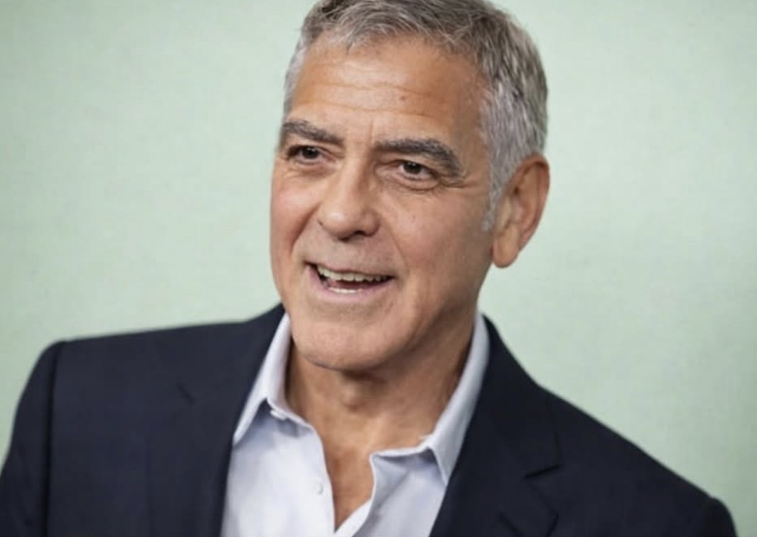 Він перевіз $14 мільйонів готівкою у старому фургоні з написом «Квіти»… і запросив 14 друзів на вечерю