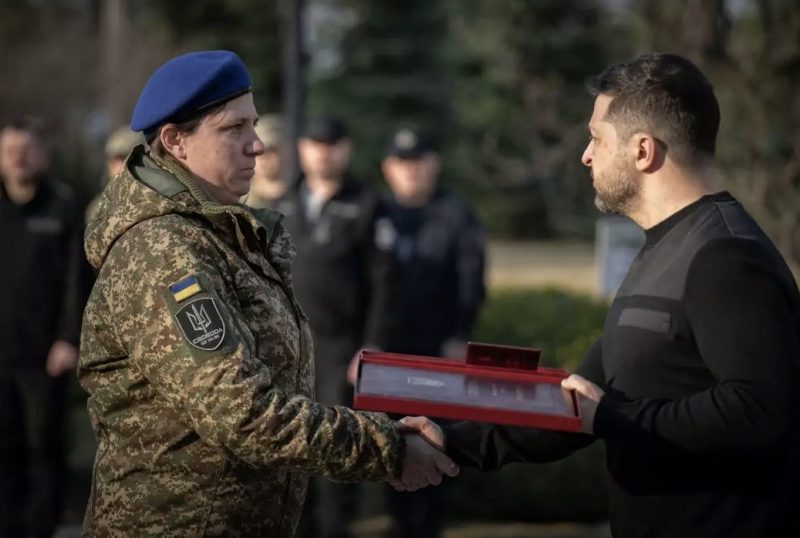 Вперше в історії НГУ звання Героя України отримала жінка — колишня журналістка. Вона здійснила близько 45 штурмів.