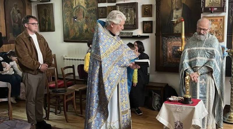 Співавтор російського фільму “Містер Ніхто проти Путіна” освятив Оскар у Парижі