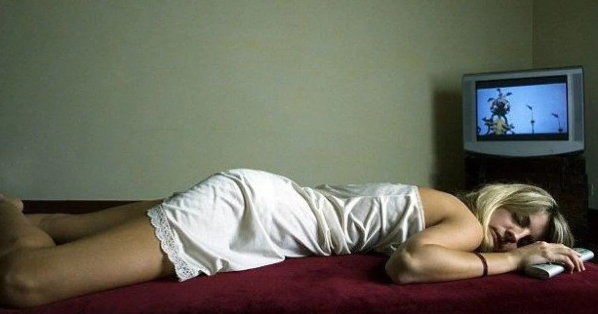 Сон під телевізор сприяє розвитку інсульту