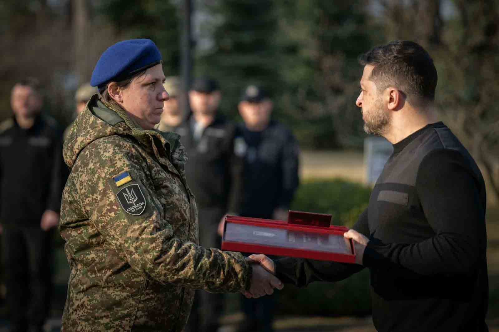 Вперше в історії НГУ звання Героя України отримала жінка — колишня журналістка