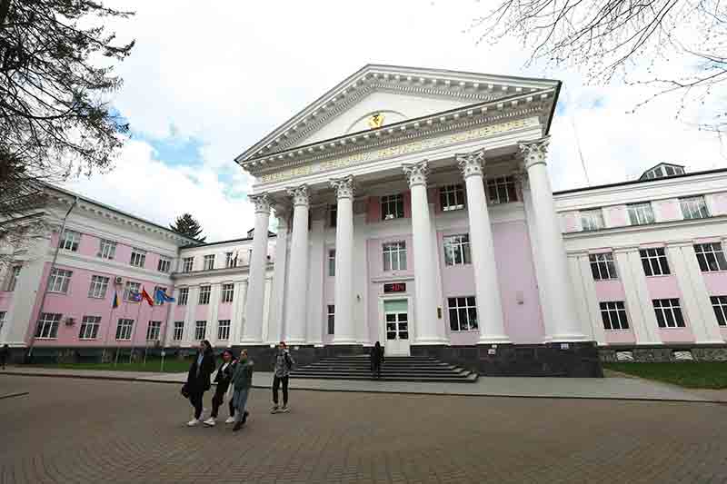 Черговий Скандал у медуніверситеті