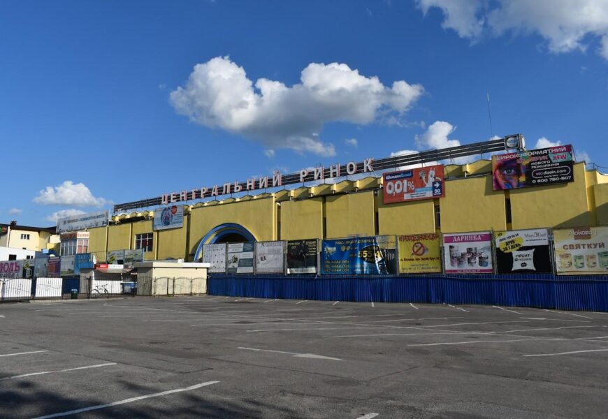 Майданчик перед Центральним ринком у Вінниці повернули громаді