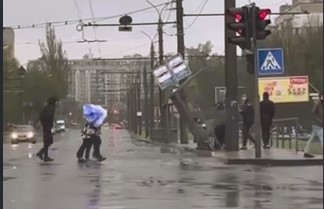 Знесення зупинок та білбордів – реальність тижня