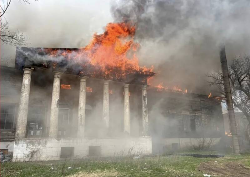 росіяни знищили відому садибу давнього козацького роду Донець-Захаржевських (Великий Бурлук на Харківщині)