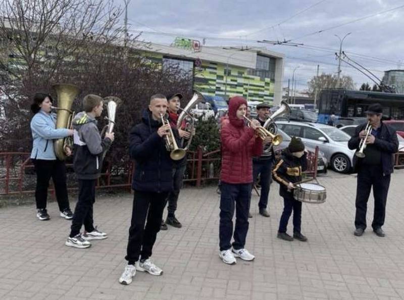 Браїлівські юні музиканти збирають вже на 37 автомобіль для ЗСУ