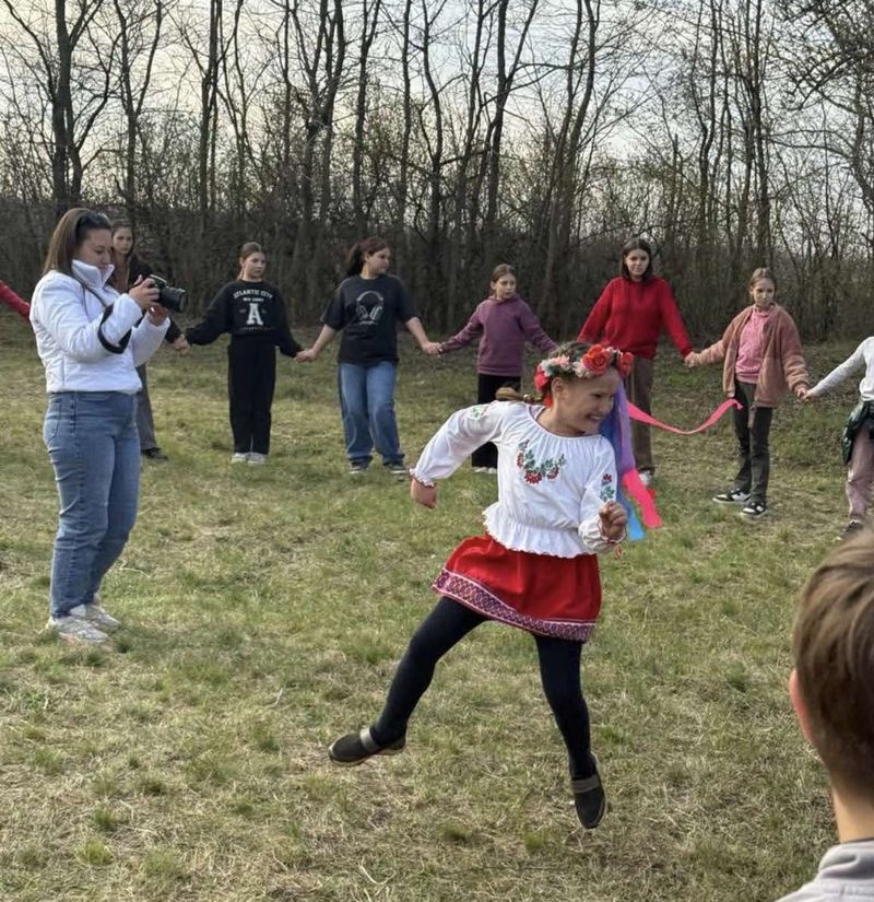 Як у Розкошівці «Водили Володаря», творили живу «Довгу лозу» та готували тузлук