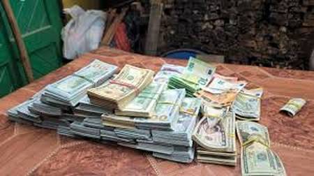 Затримали голову ВЛК, у якого вилучили 11 мільйонів гривень готівки в різній валюті