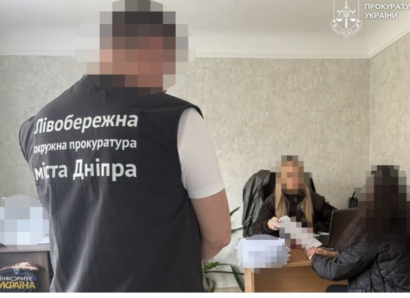 Бухгалтерка лікарні передала шахраям 12 млн грн через фейковий чат-бот