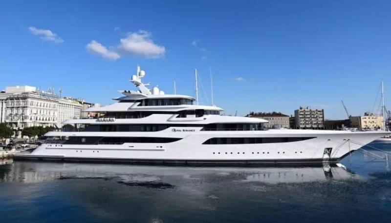 92-метрова яхта Медведчука піде з молотка