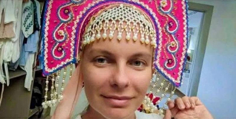 Почесну консулку України в Домінікані відкликали після критики через відверті фото