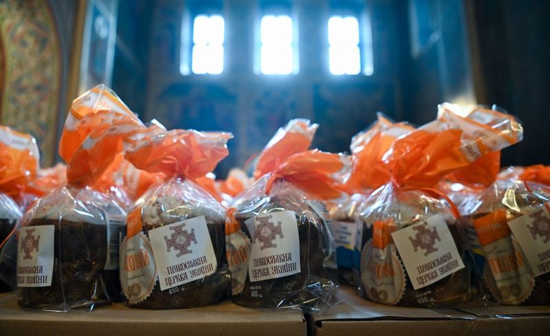 “Митрополит Епіфаній освятив великодні паски для українських воїнів
