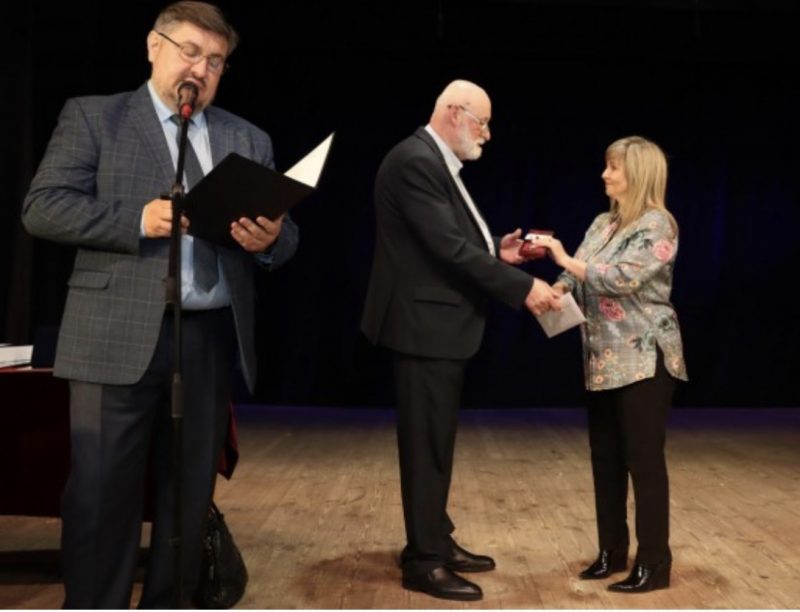 Почесну відзнаку «За заслуги перед Вінницею» вручили письменникові Вадиму Вітковському