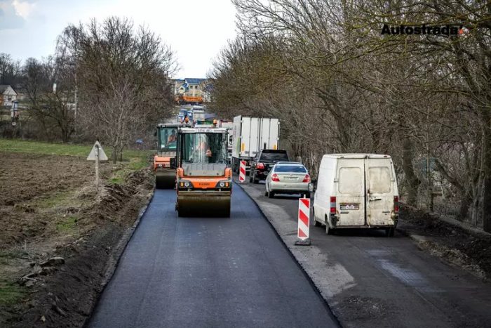Більше 100 тисяч квадратів дороги вже відновили на Вінниччині